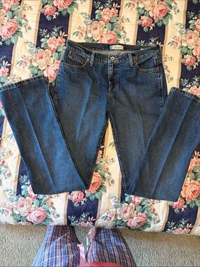 Wrangler Cash Women's Jeans 
  Straight leg, indigo